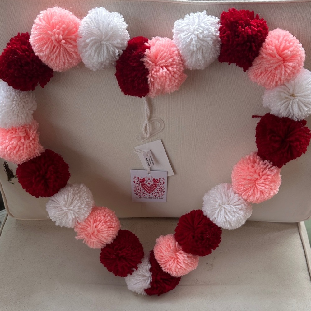Heart pompom valentine’s wreath 18”
